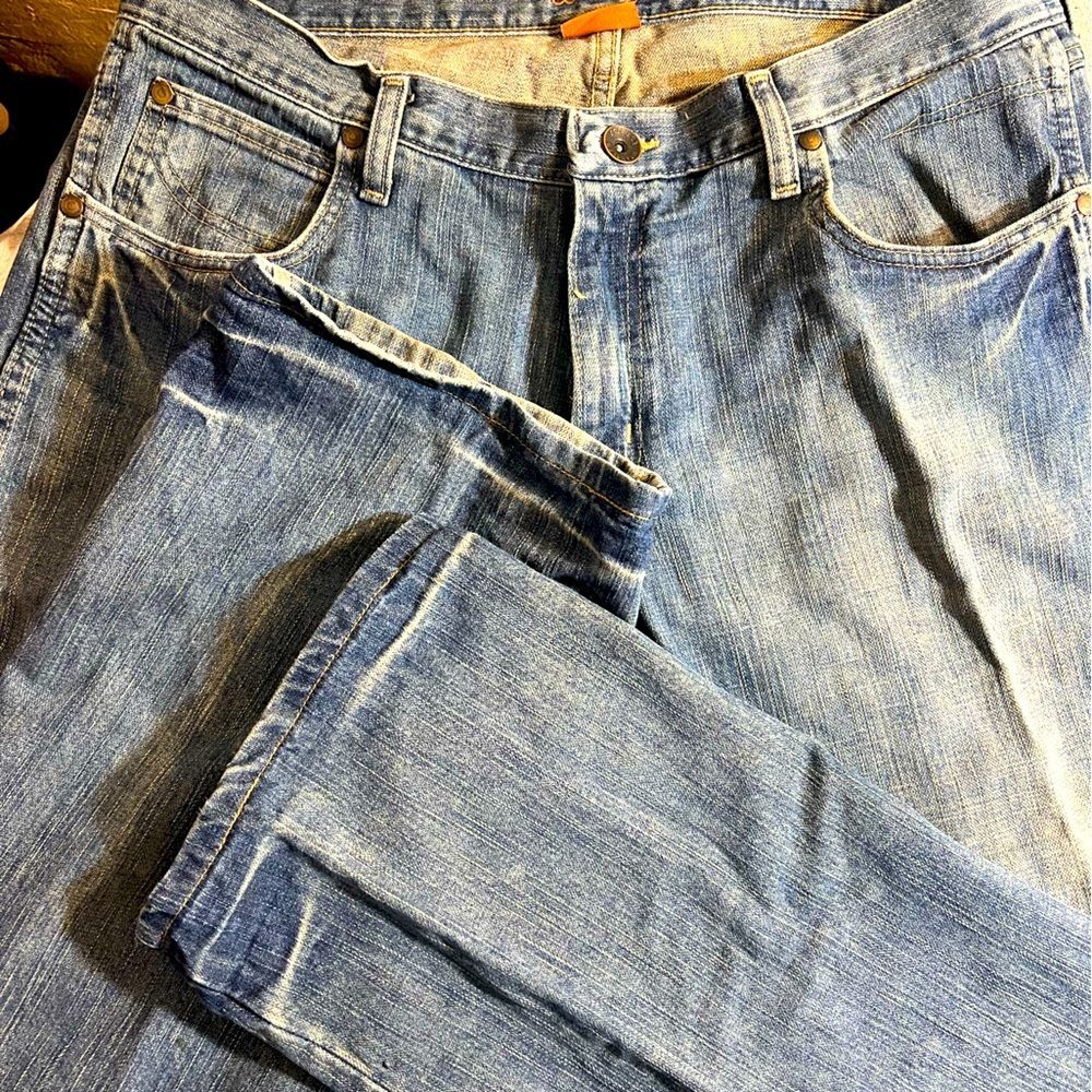 Men’s Wrangler Jeans Blue Bootcut Classic Denim Wash and Contrast Stitching